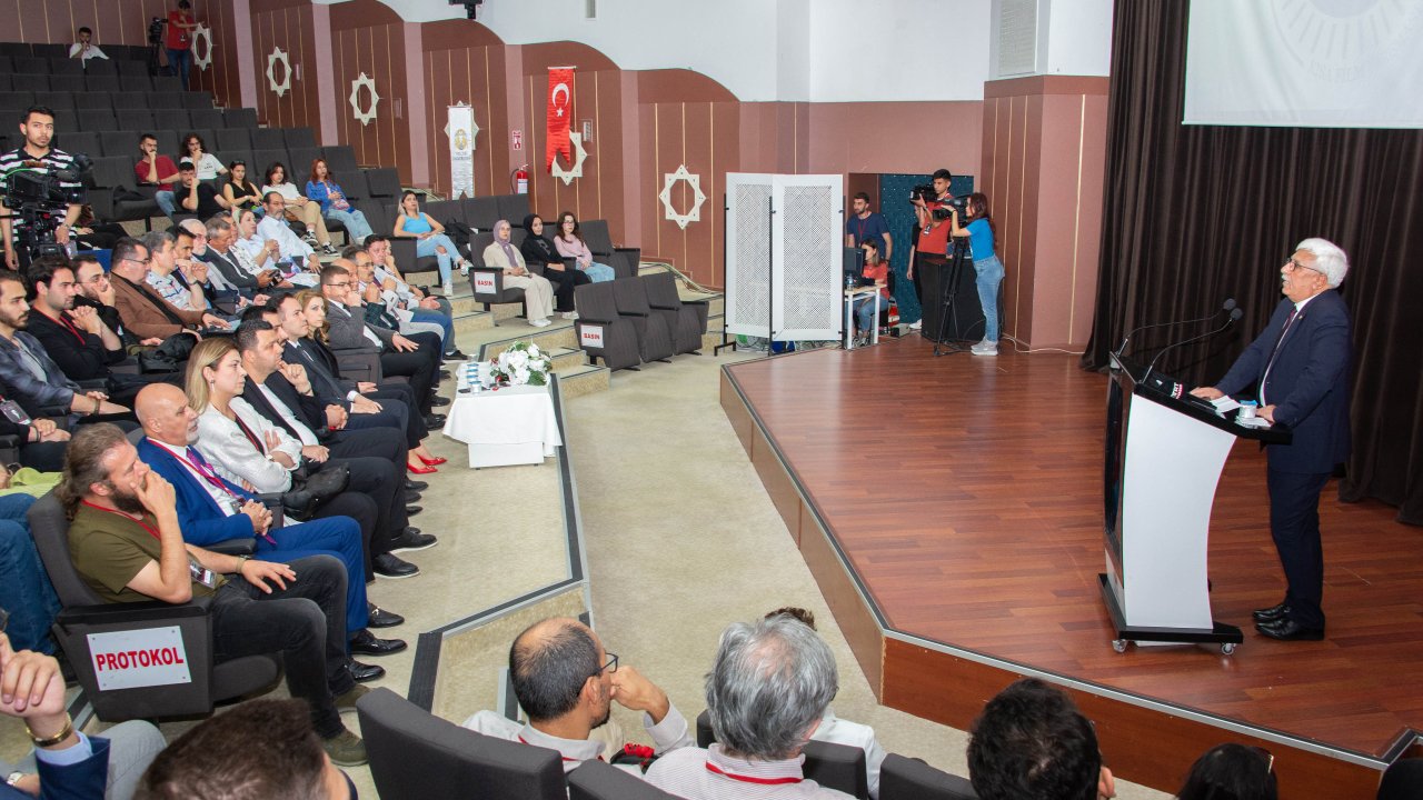 muhsin-yazicioglu-anisina-duzenlenen-kisa-film-yarismasi-odul-toreni-3.jpg
