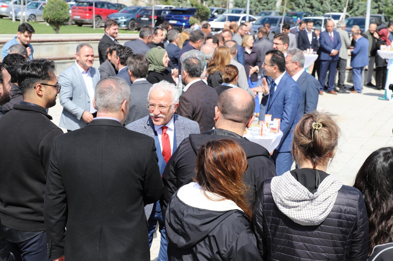yapilmayanlari-yapan-bir-universiteyiz-4.jpg
