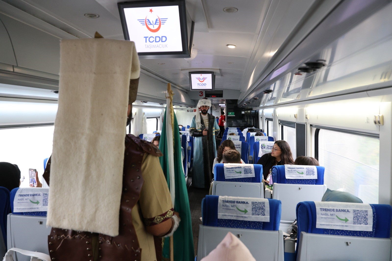 aw443369-02.jpg