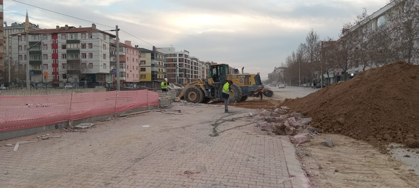 gökyüzü, dış mekan, yer, ağaç içeren bir resim Açıklama otomatik olarak oluşturuldu