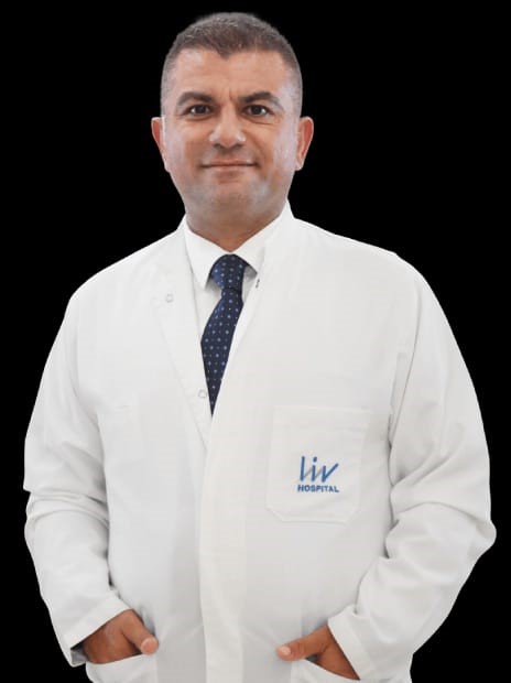 giyim, kişi, şahıs, gömlek, tişört, yaka içeren bir resim Açıklama otomatik olarak oluşturuldu