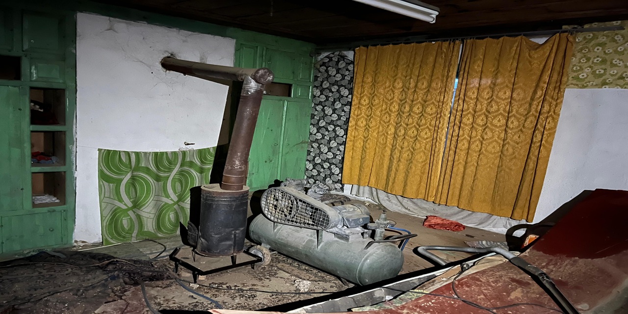 yarıda bırakılmış, vazgeçilmiş, çürüme, duvar, iç mekan içeren bir resim Açıklama otomatik olarak oluşturuldu