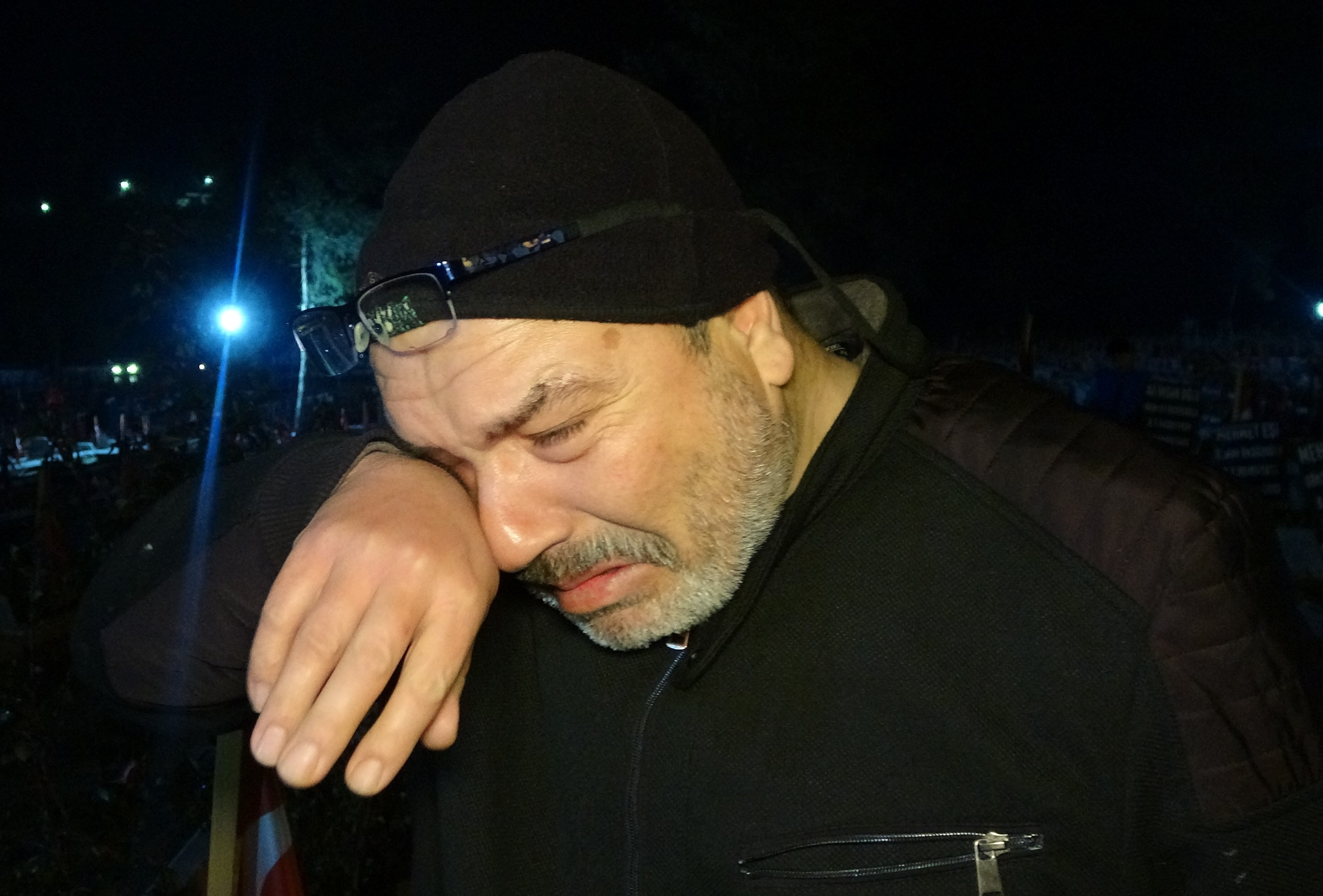 kişi, şahıs, insan yüzü, giyim, dış mekan içeren bir resim Açıklama otomatik olarak oluşturuldu
