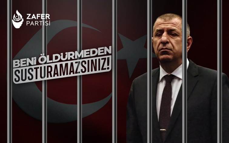 insan yüzü, giyim, adam, insan, bağ, bağlamak, ilişki, eşitlik, köstek içeren bir resim Yapay zeka tarafından oluşturulan içerik yanlış olabilir.