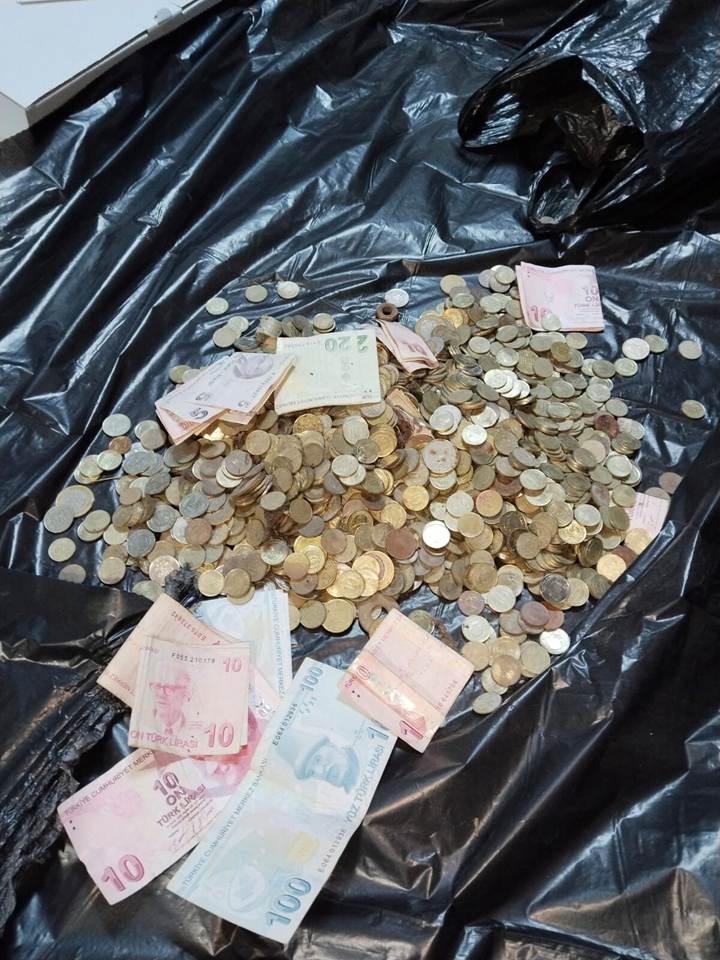 Döviz bürosu gibi! Dilencinin üzerinden 15 farklı ülkenin parası çıktı - 4. Resim