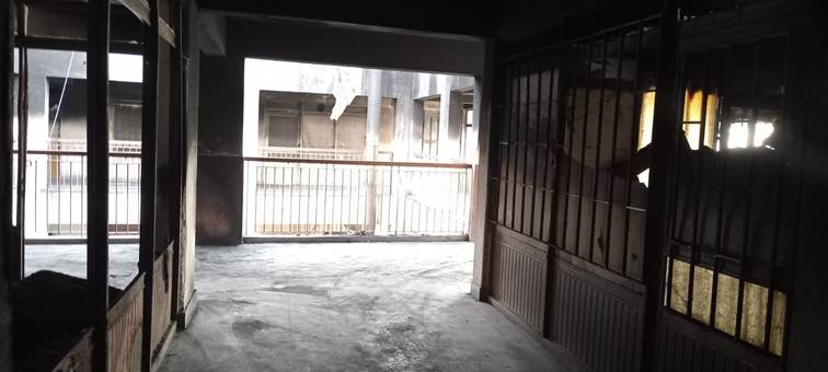 bina, pencere, iç mekan, zemin içeren bir resim Yapay zeka tarafından oluşturulan içerik yanlış olabilir.