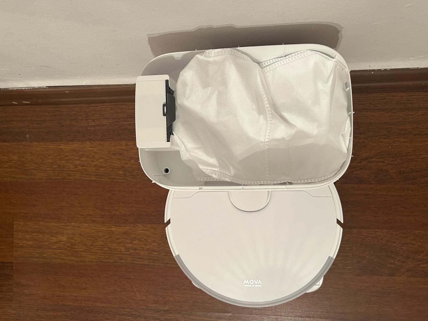 A white plastic container with a lid open AI-generated content may be incorrect.